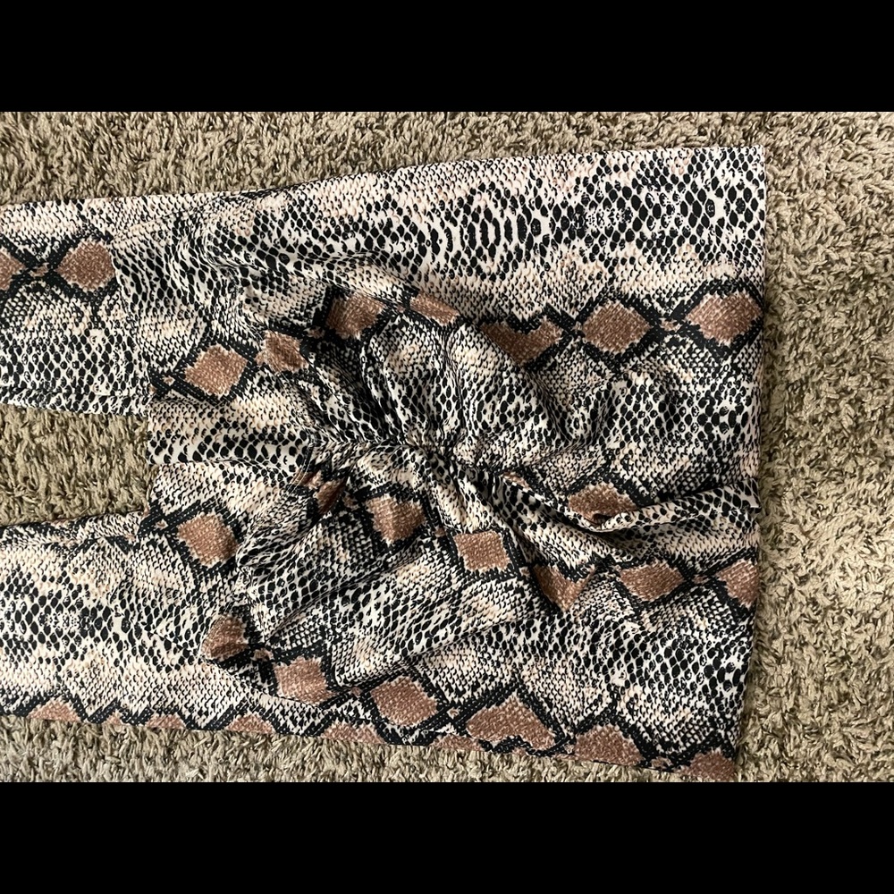 By Egreis leggings